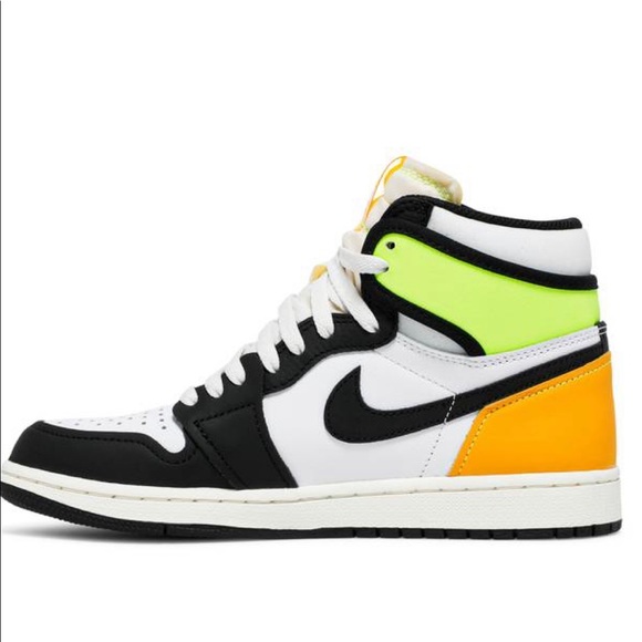 Air Jordan 1 Retro High OG \'Volt Gold\'